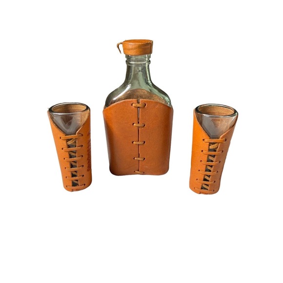 Mexico N. Progreso Hand Tooled Leather Flask Bottle And Two Shot Glasses - Picture 5 of 12